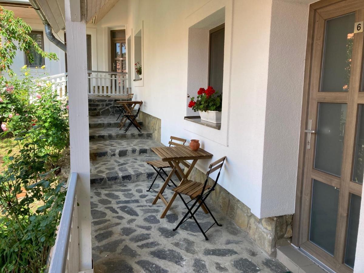 Bed and Breakfast Fogado A Ket Toelgyfahoz Шюмег Экстерьер фото